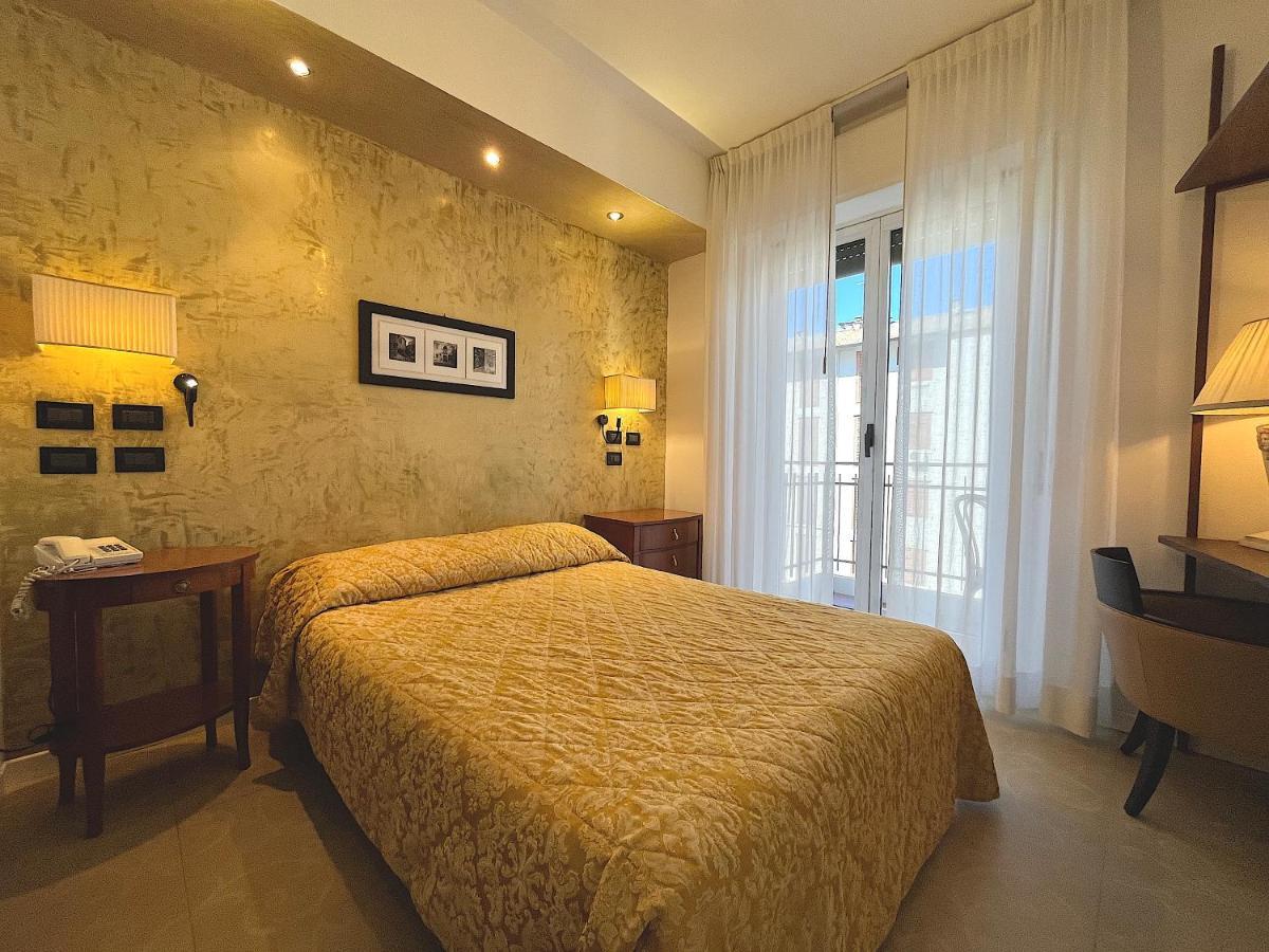 Hotel Regina Градо Екстер'єр фото