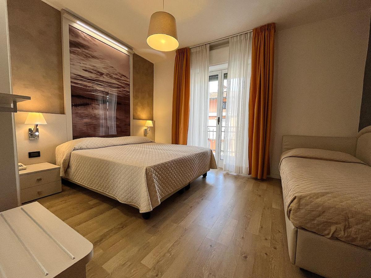 Hotel Regina Градо Екстер'єр фото