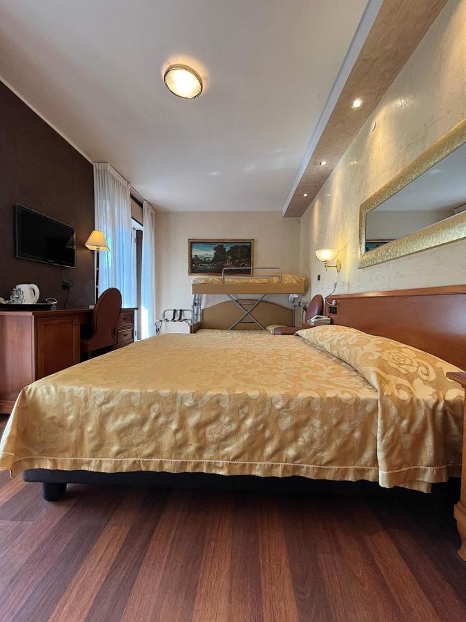 Hotel Regina Градо Екстер'єр фото