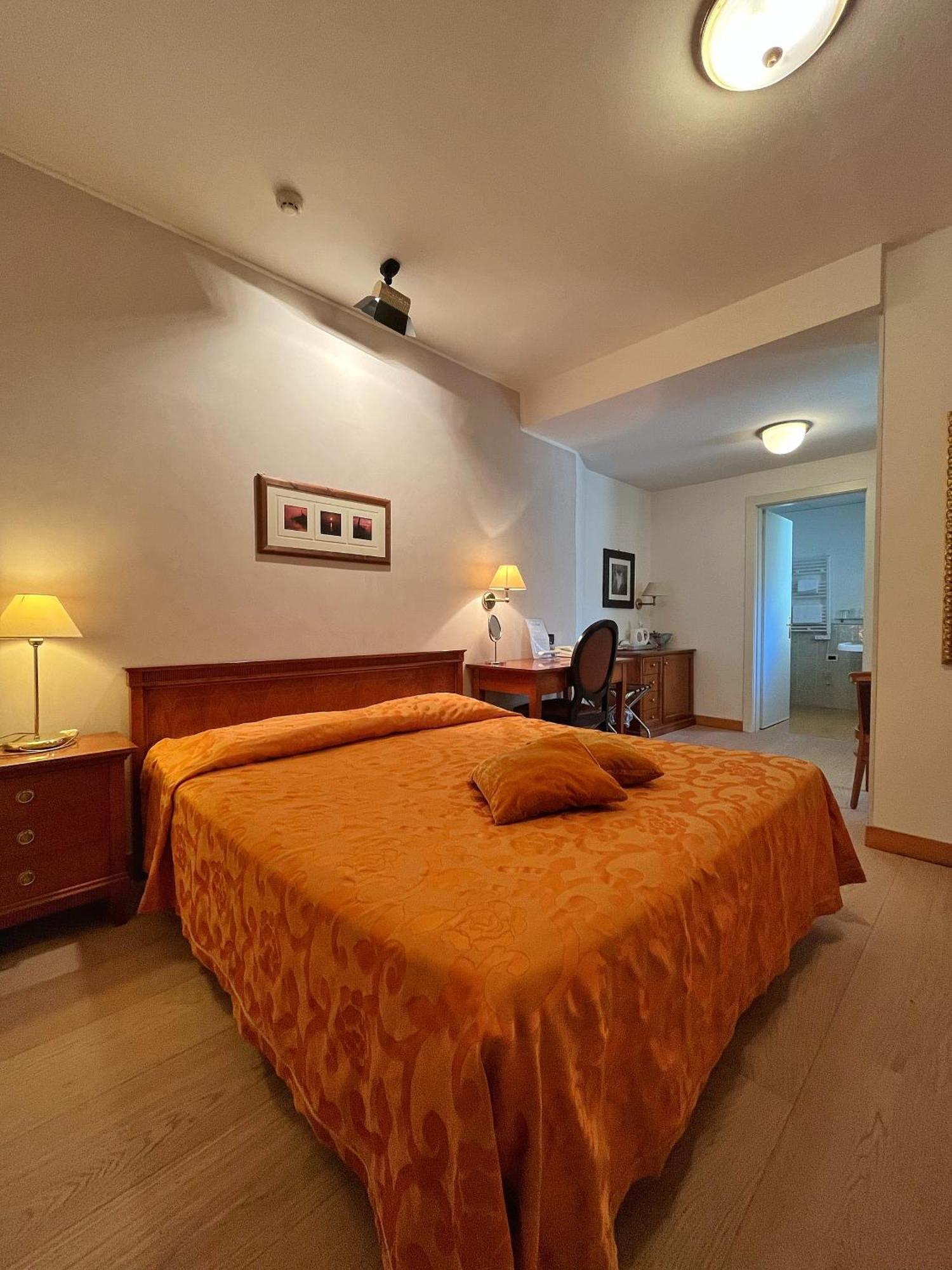 Hotel Regina Градо Екстер'єр фото