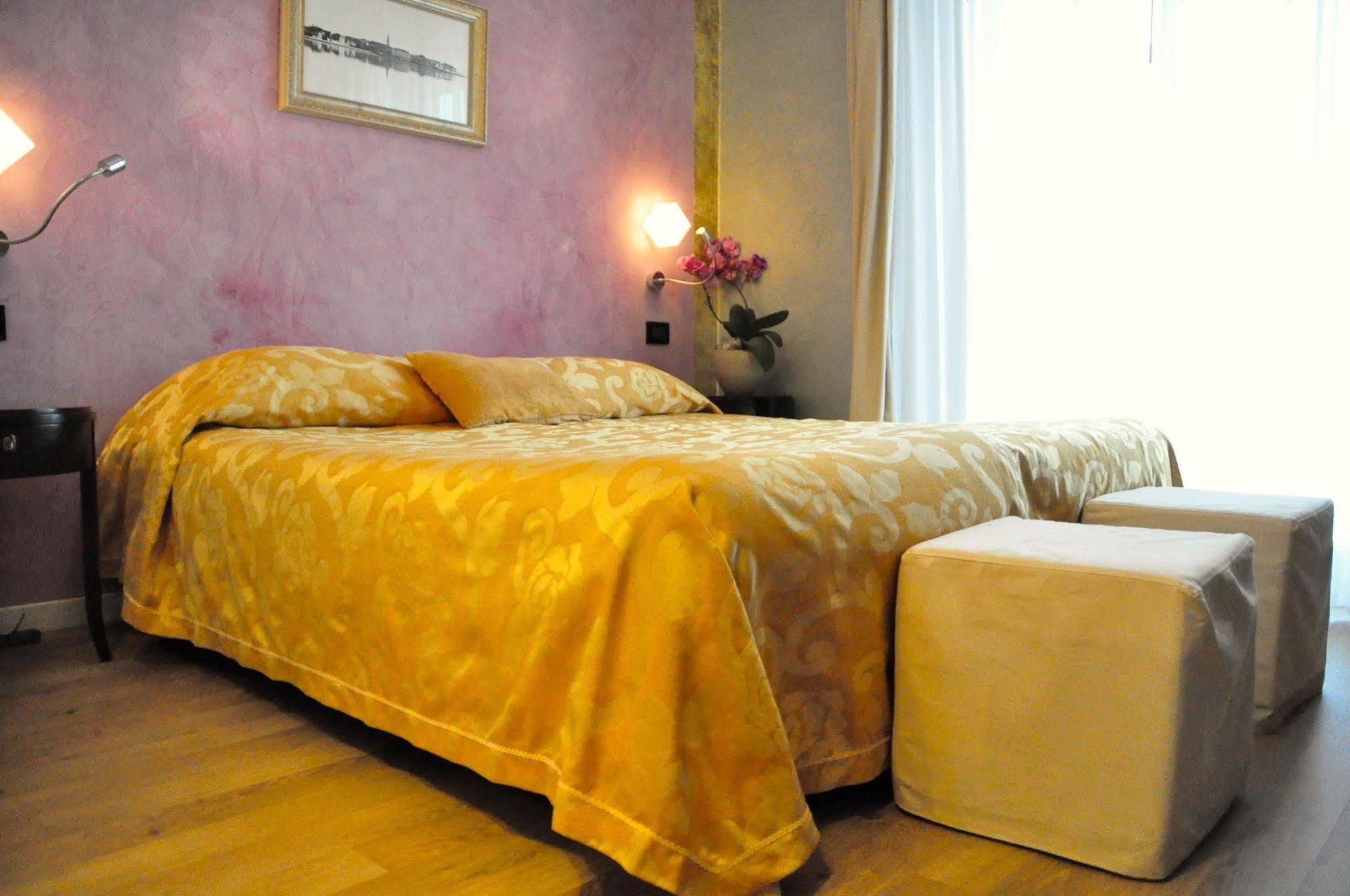 Hotel Regina Градо Екстер'єр фото