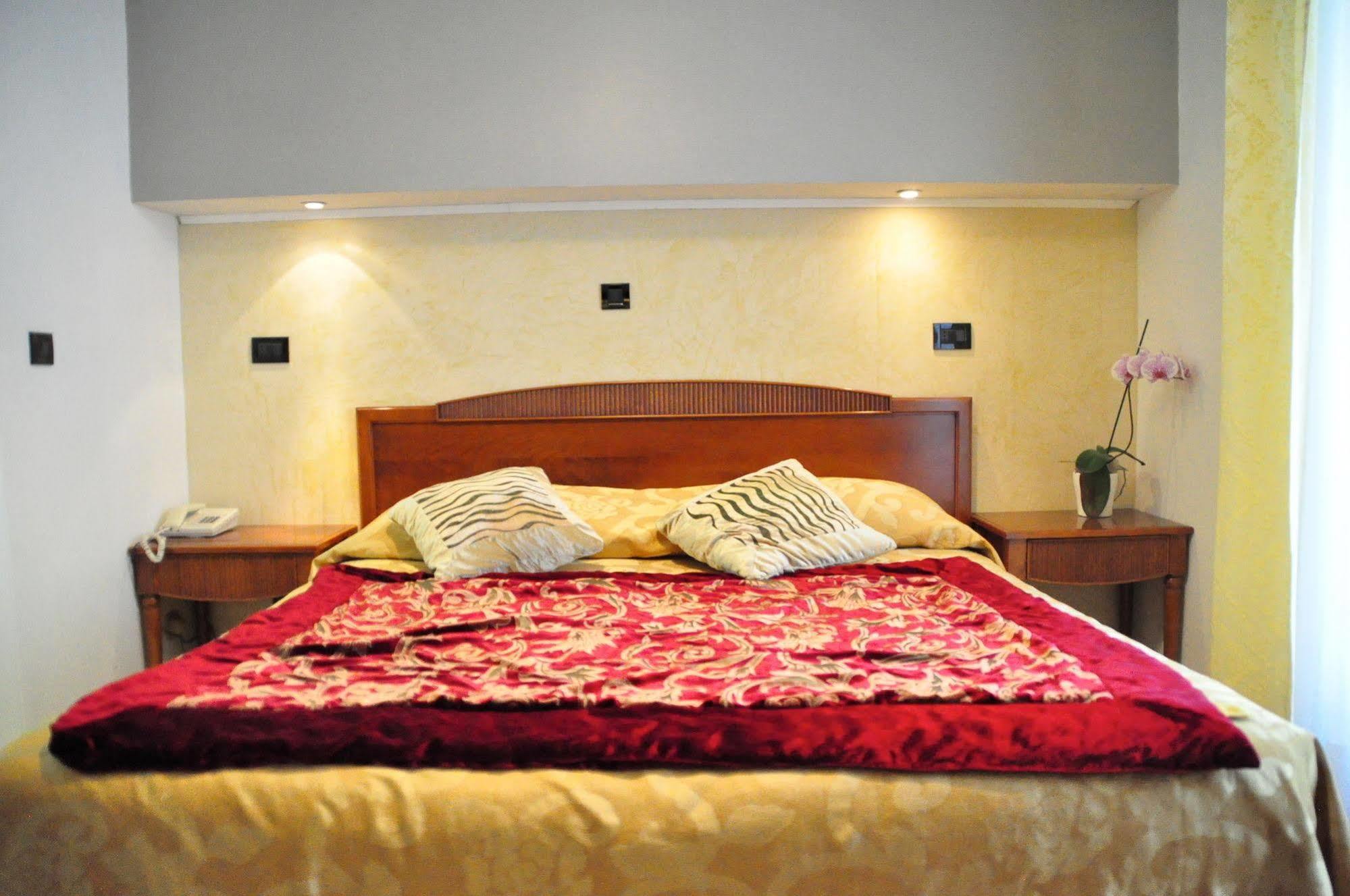 Hotel Regina Градо Екстер'єр фото